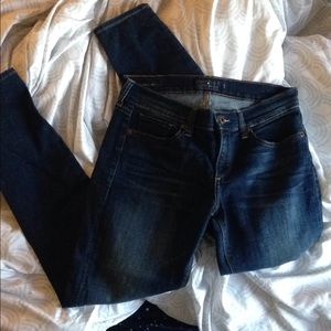 LUCKY BRAND SKINNY JEANS Size: 8 dark wash
